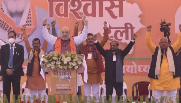 किसी में दम हो तो रोककर दिखा दे मंदिर निर्माण: अमित शाह
