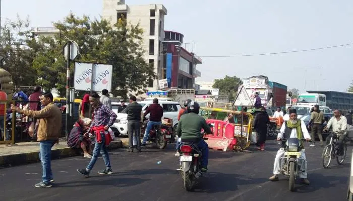 रायबरेलीः एनएच की मनमानी यातायात पर पड़ी भारी, छह घंटे हाईवे रहा जाम, जानें वजह