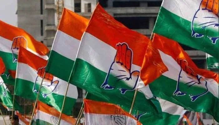 संविधान संशोधन के मुद्दे पर सपा की चुप्पी से होशियार रहें मुसलमान: कांग्रेस