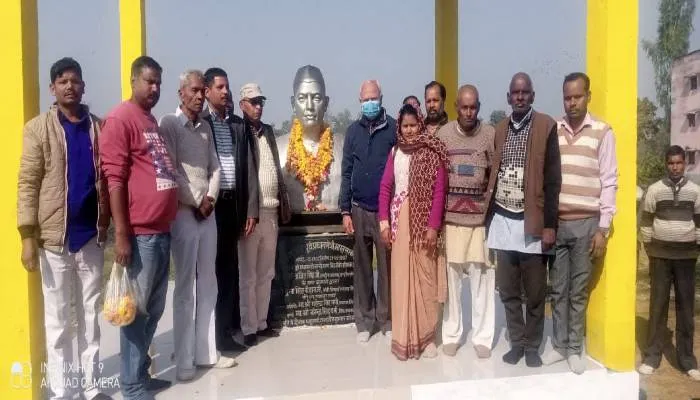 सीतापुर: किसान पार्क में रालोद ने मनाई चौधरी चरण सिंह की जयंती
