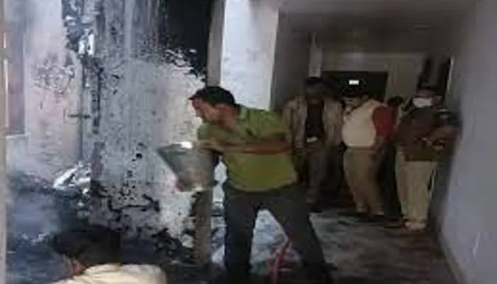 सिगरेट की चिंगारी से होटल में लगी आग, एसी में हुआ धमाका