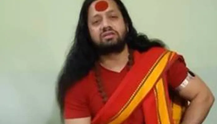 लखनऊ: संत कालीचरण की गिरफ्तारी के विरोध में भारतीय जन-जन पार्टी ने किया प्रदर्शन