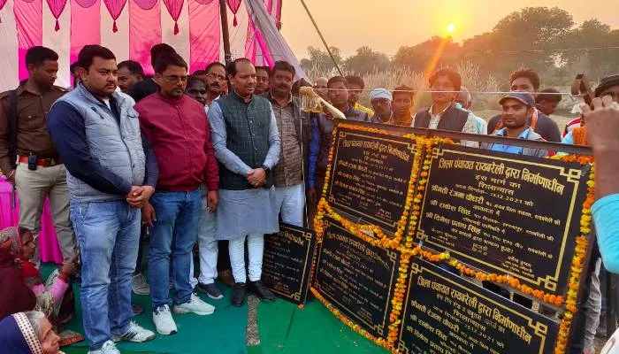 रायबरेलीः विधायक राकेश सिंह ने विकास कार्यों का किया शिलान्यास