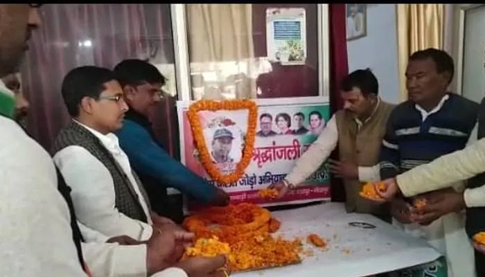 गोरखपुर: वरिष्ठ पत्रकार अजय श्रीवास्तव को कांग्रेसियों ने दी श्रद्धांजलि