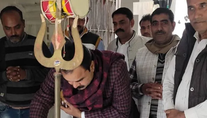 अयोध्या: भाजपा कार्यकर्ताओं ने शिवालयों में की पूजा-अर्चना