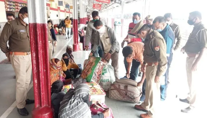 रोहिणी कोर्ट में हुए ब्लास्ट के बाद अयोध्या में बढ़ी चौकसी, ट्रेनों में हुई चेकिंग