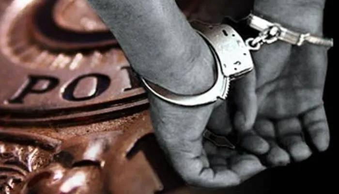 बाराबंकी: अपराधियों के खिलाफ पुलिस ने अभियान चलाकर 13 को किया गिरफ्तार, असलहे बरामद