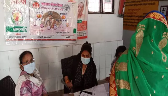 हरदोई: महिलाओं को परिवार नियोजन के प्रति जागरूक कर मनाया खुशहाल परिवार दिवस