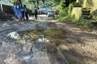 हल्द्वानी: ठेकेदार की मनमानी का खामियाजा भुगत रहे हजारों ग्रामीण