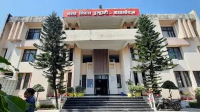 हल्द्वानी: पुस्तकालय की जमीन पर कब्जा, गुस्साए लोग पहुंचे निगम