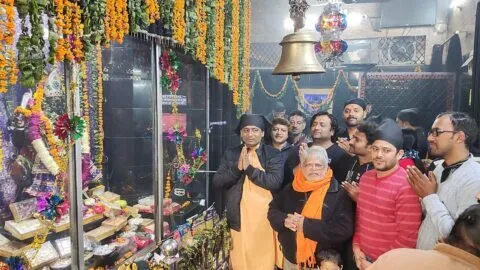 हल्द्वानी: शनिश्चरी अमावस्या पर श्रद्धालुओं ने लगाया शनिदेव को भोग