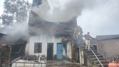 हल्द्वानी: खुलते ही धधकी लीसा फैक्ट्री, भड़की क्रोध की आग