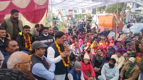 हल्द्वानी: बदहाल सड़कों पर भड़के कांग्रेसी, विधायक भगत की कार्यशैली पर उठाए सवाल
