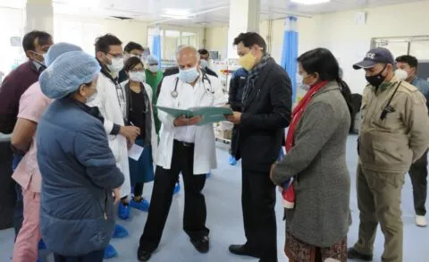 हल्द्वानी: सुशीला तिवारी अस्पताल के निरीक्षण को पहुंचे कमिश्नर दीपक रावत, बायो मेडिकल वेस्ट को लेकर कही यह बात