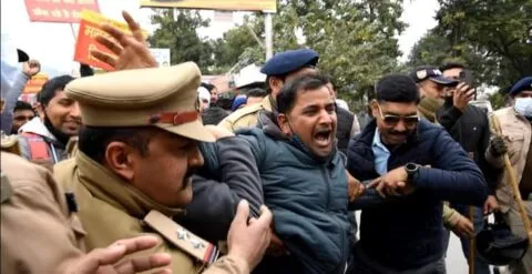 हल्द्वानी: रोजगार मांगने निकले HP के बेरोजगारों को हल्द्वानी पुलिस ने धमकाया, हिरासत में लिया