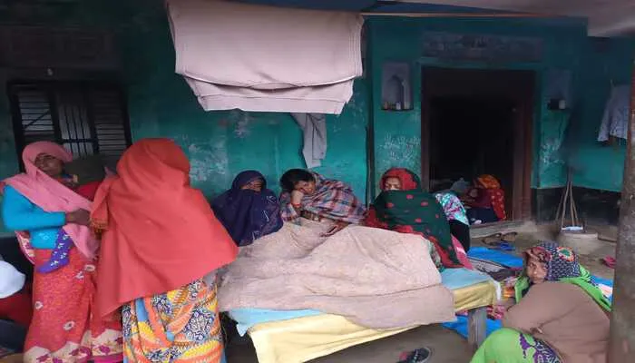 कोहरा बना काल: ट्रैक्टर ट्रॉली में घुसी तेज रफ्तार बाइक, तीन दोस्तों की हुई मौत