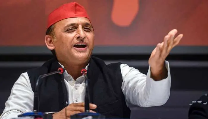 काम करने वाली सरकार और कैंचीजीवी सरकार में फर्क साफ है: अखिलेश यादव