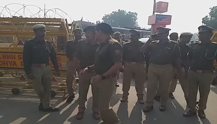 छावनी में तब्दील अयोध्या में जनजीवन रहा सामान्य