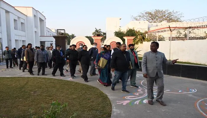 अयोध्या: अवध विश्वविद्यालय में 26वें दीक्षांत समारोह की तैयारियां पूरी, हुआ रिहर्सल