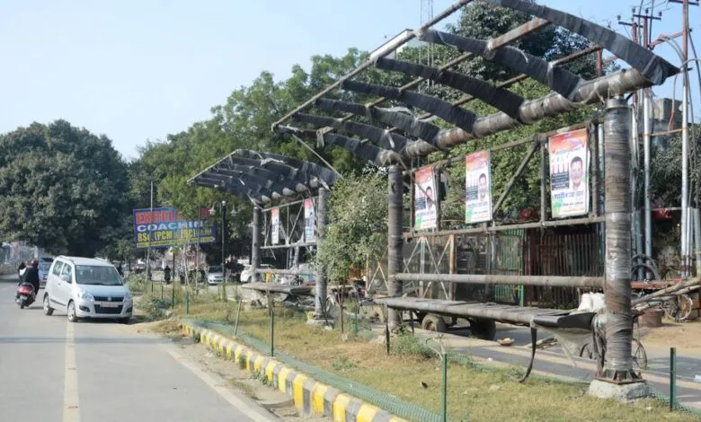 बरेली: आदर्श रोड पर अवैध बस स्टैंड के शेड की जांच दबाई