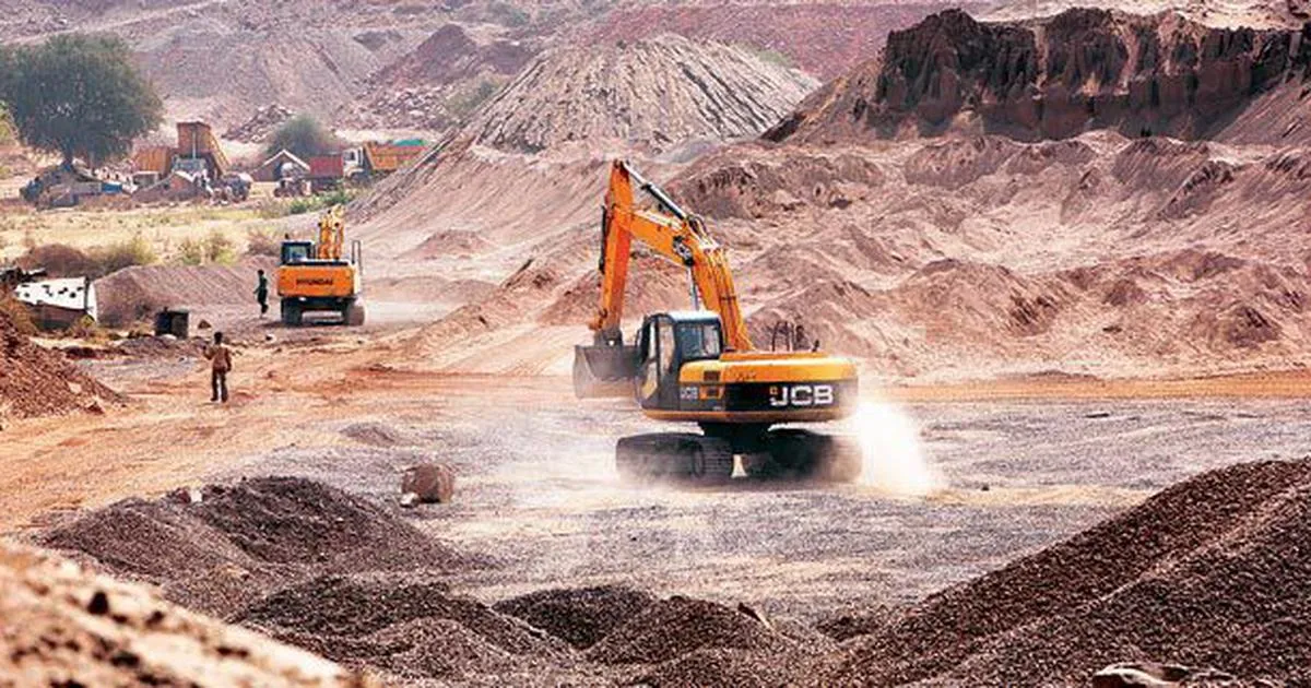 हरदोई: अवैध खनन से भड़के ग्रामीण, जिला प्रशासन से की शिकायत