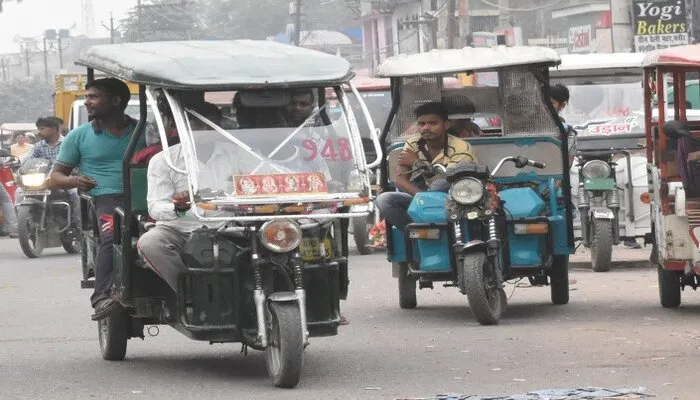 सीतापुर: पिंदर सिंह बने ई-रिक्शा चालक संगठन के अध्यक्ष