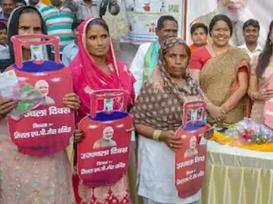 उज्ज्वला योजना का लोगों को मिल रहा है लाभ, देश भर में 8.8 करोड़ एलपीजी कनेक्शन किए गए जारी