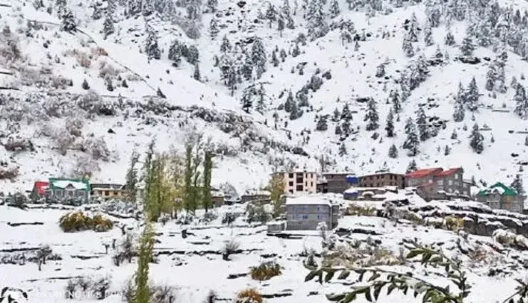 कश्मीर में पारा शून्य से नीचे लुढ़का, रविवार से बर्फबारी का अनुमान