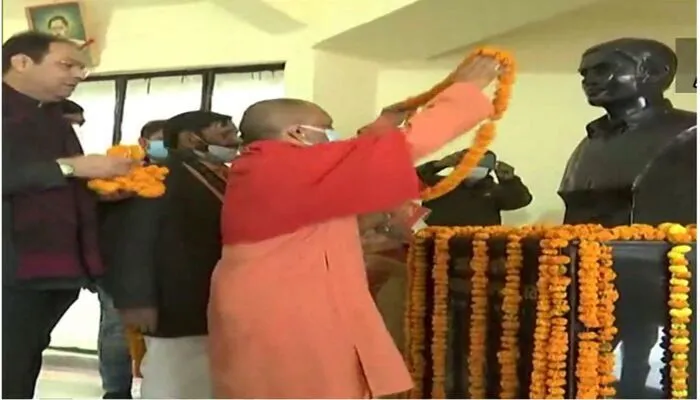 काकोरी कांड: शहीदों को सीएम योगी ने किया नमन, कहा- वीरों का रहा अहम योगदान