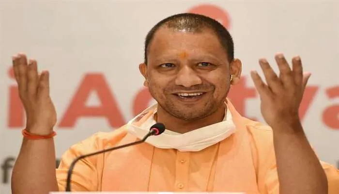 गरीबों से लूटा गया पैसा दीवालों से निकल रहा है: सीएम योगी