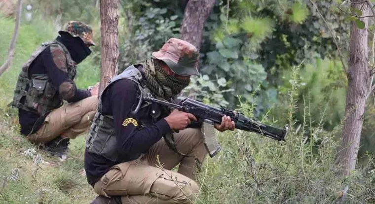 जम्मू-कश्मीर: कुलगाम में मुठभेड़, दो आतंकवादी ढेर