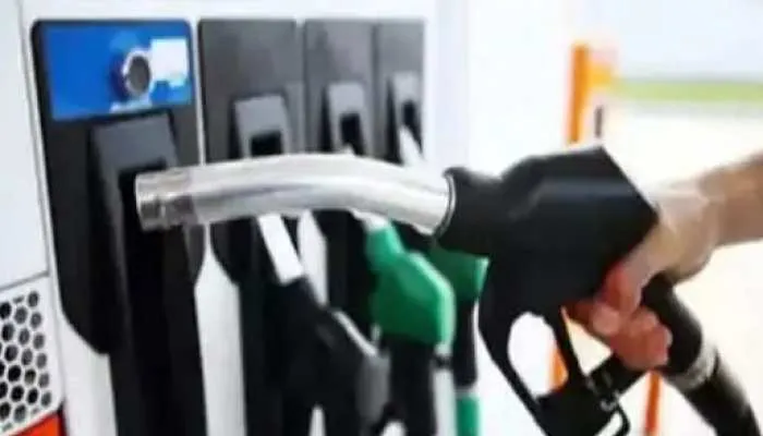 Petrol Price: सीएम केजरीवाल का बड़ा ऐलान- दिल्ली में आठ रुपये सस्ता हुआ पेट्रोल, जानें क्या हैं नए रेट