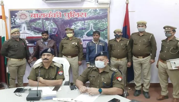 बाराबंकी: दो शातिर लुटेरे चढ़े पुलिस के हत्थे, मोबाइल फोन व असलहा बरामद