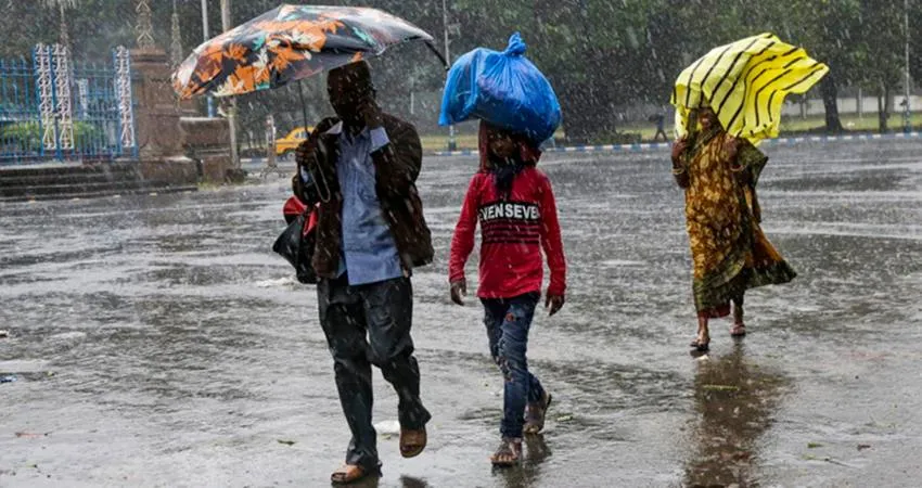 गुजरात के कुछ हिस्सों में हुई बेमौसम बारिश, न्यूनतम तापमान में गिरावट होने का पूर्वानुमान