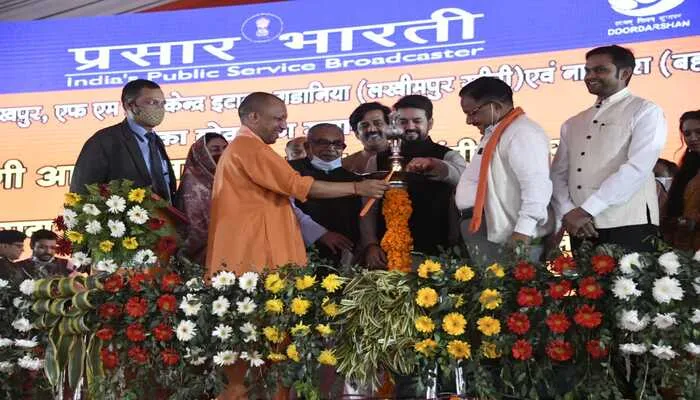 सीएम योगी व अनुराग ठाकुर ने किया गोरखपुर दूरदर्शन में अर्थ स्टेशन का शुभारंभ