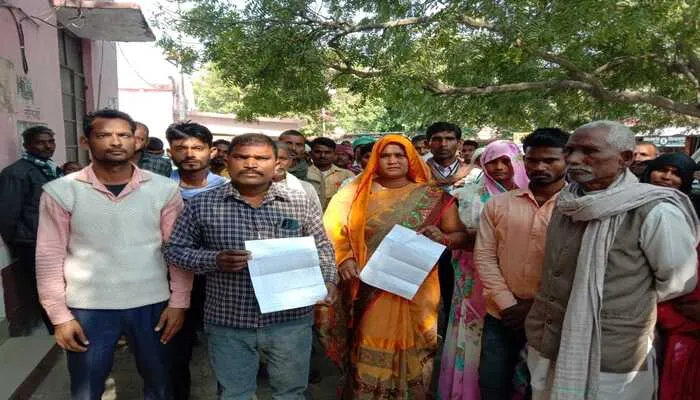 रायबरेली: कोटेदार के खिलाफ ग्रामीणों ने किया प्रदर्शन, जानें क्यों…