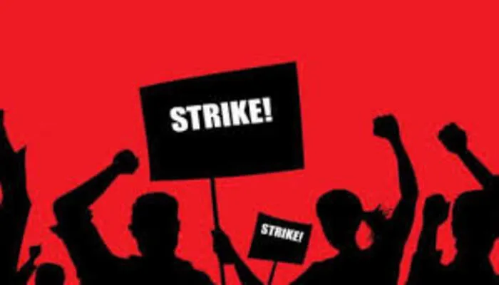 रायबरेली: सफाई कर्मी की पिटाई से नाराज चतुर्थ श्रेणी कर्मियों ने की हड़ताल