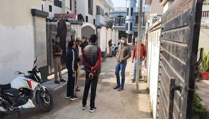 अयोध्या: डॉक्टर के घर से नगदी, जेवर के साथ भगवान भी उठा ले गए चोर