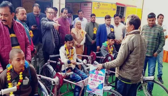 अयोध्या: कैम्प में दिव्यांग बच्चों को वितरित किये गए निशुल्क उपकरण