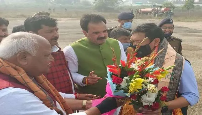 जेपी नड्डा और भाजपा शासित राज्यों के मुख्यमंत्री रामलला के दर्शन करने पहुंचे अयोध्या