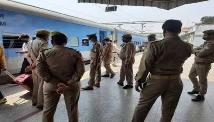 झांसी: जीआरपी व आरपीएफ ने व्यापारी से बरामद की एक करोड़ से अधिक की रकम