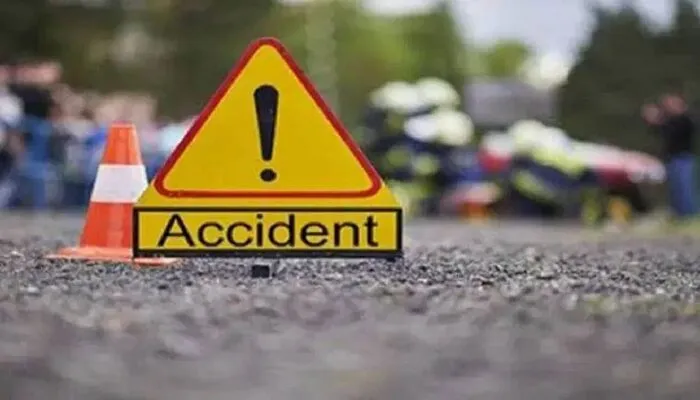 Punjab Road Accident: छत लाइट चौक पर बड़ा हादसा, सवारियों से भरी बस पलटी, 20 से अधिक यात्री घायल
