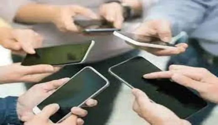 अयोध्या: युवाओं को टैबलेट और स्मार्ट फोन बांटने के लिए समिति का हुआ गठन