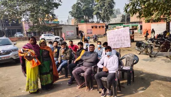 सीतापुर: डिप्लोमा फार्मासिस्ट संघ ने किया कार्य बहिष्कार, मरीज हुए परेशान