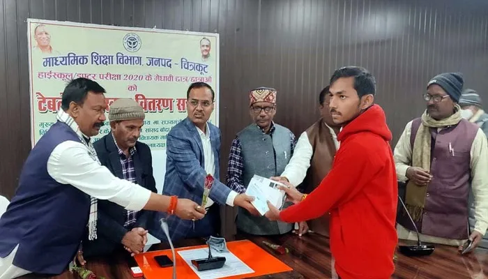 मेहनत से मिलती है सफलता की सीढ़ी- डीएम शुभ्रान्त