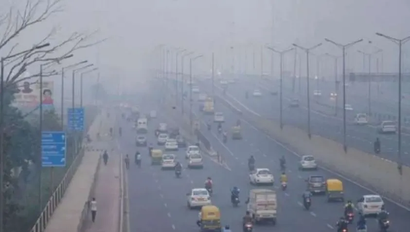 दिल्ली में न्यूनतम तापमान 10.4 डिग्री सेल्सियस दर्ज, वायु गुणवत्ता ‘बहुत खराब’ श्रेणी में बरकरार