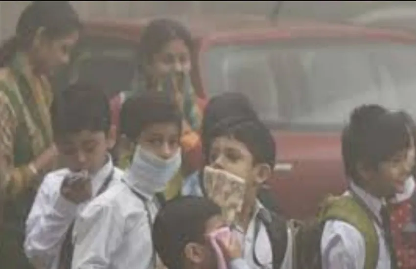 नई दिल्ली: पहले कोरोना और अब प्रदूषण ने बंद कराए एनसीआर के सभी स्कूल, ऑनलाइन जारी रहेगी पढ़ाई