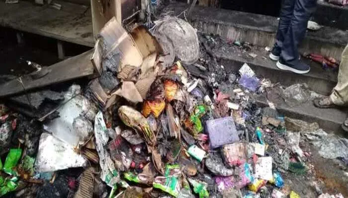 बहराइच: अज्ञात कारणों से दुकान में लगी आग, लाखों का हुआ नुकसान