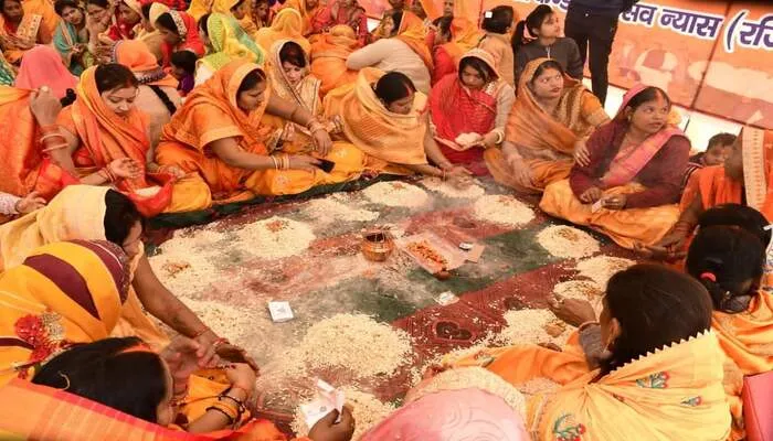 अयोध्या: 10 हजार महिलाओं के दुरदुरिया पूजन से भरतकुंड महोत्सव का हुआ आगाज