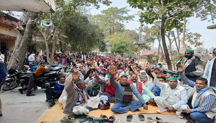 बाराबंकी: हैदरगढ़ में भारतीय किसान यूनियन कार्यकर्ताओं ने दिया धरना